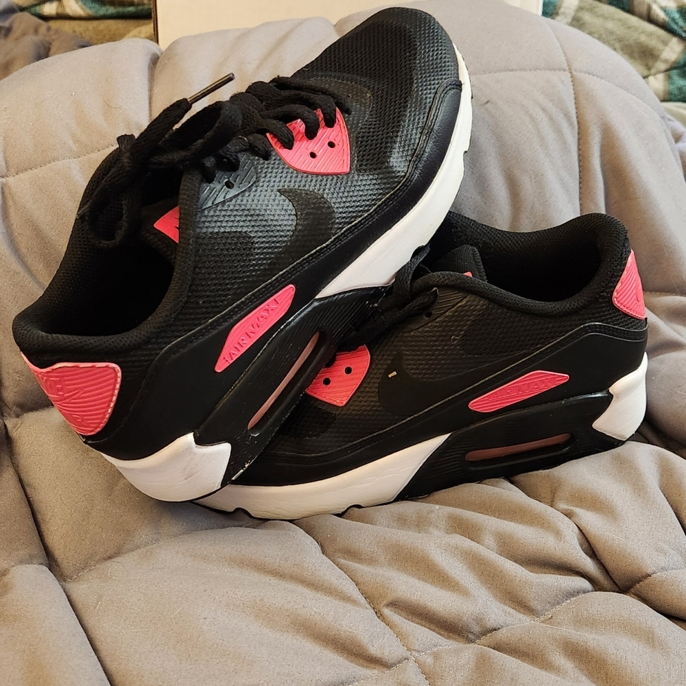 RARE Nike 2017 Unisex Air Max 6.5Y